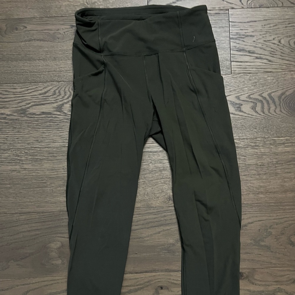 Lululemon Time to sweat 23” size 6